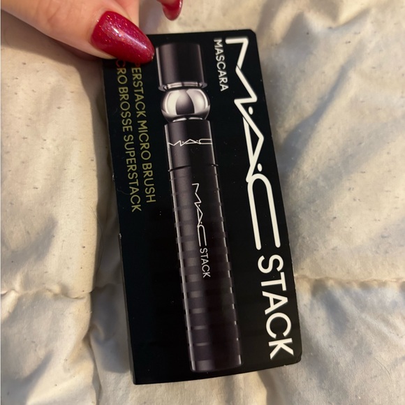 MAC Stack Mascara - Picture 1 of 4
